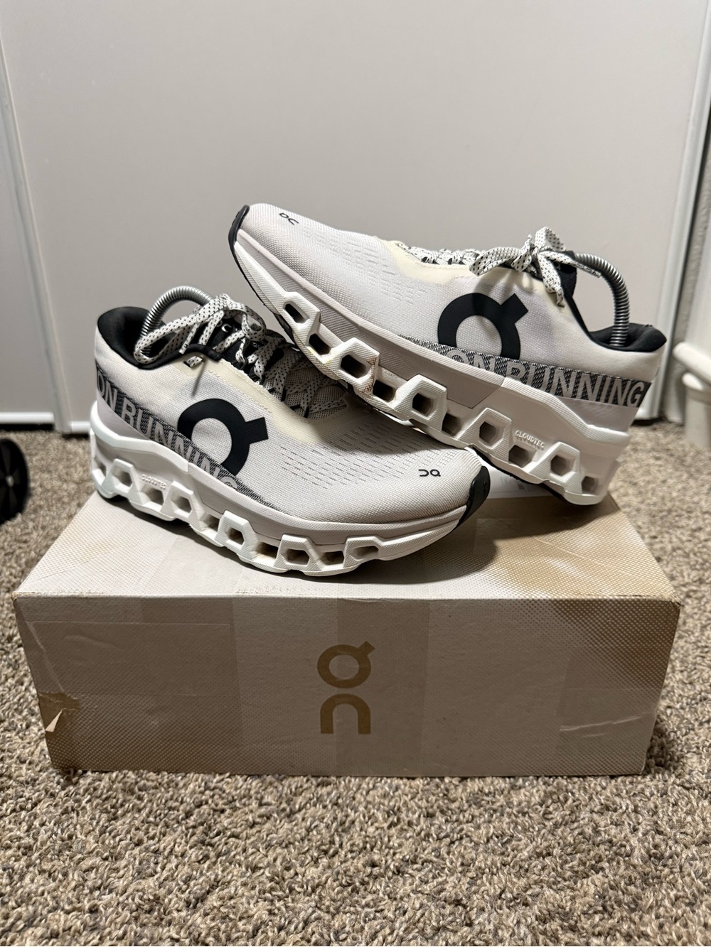 On Running Cloudswift Men's Athletic Shoes - White/Black